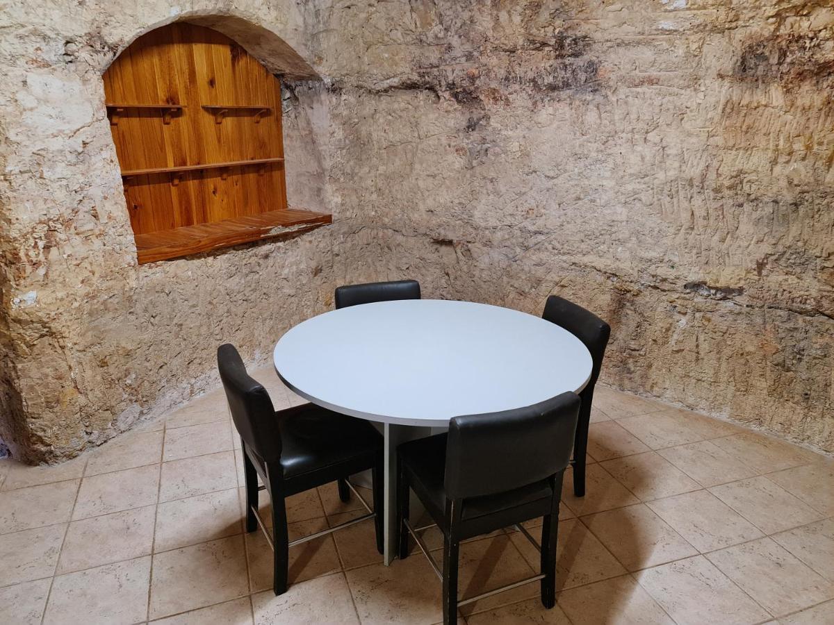 Underwood Court Fresh Dugout- Hosted By Coober Pedy Accommodations Exterior photo